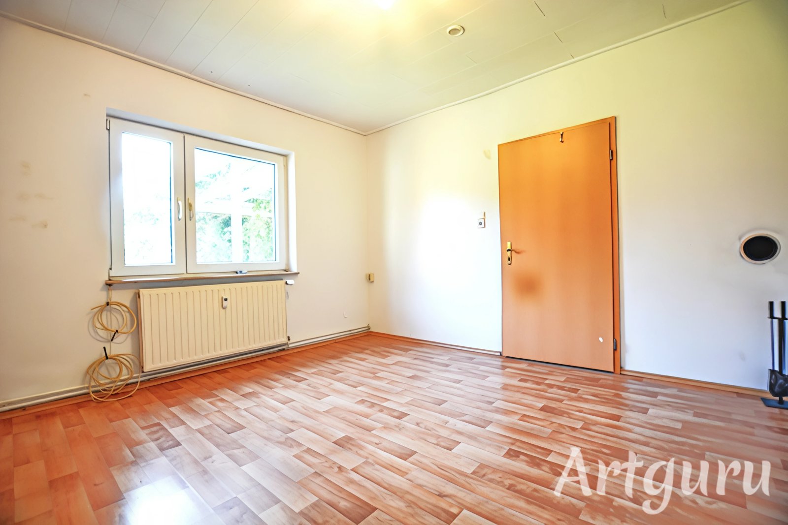 Charmante Doppelhaushälfte mit großzügigem Garten- ideal für Familien und Paare!