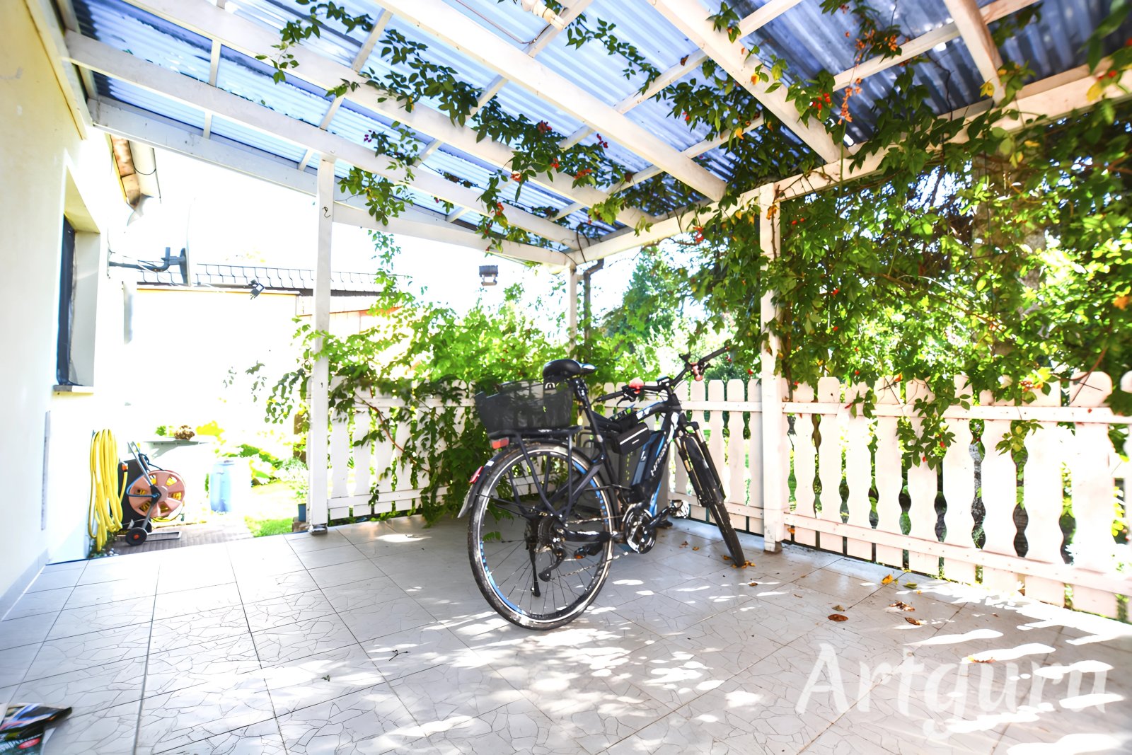 Charmante Doppelhaushälfte mit großzügigem Garten- ideal für Familien und Paare!