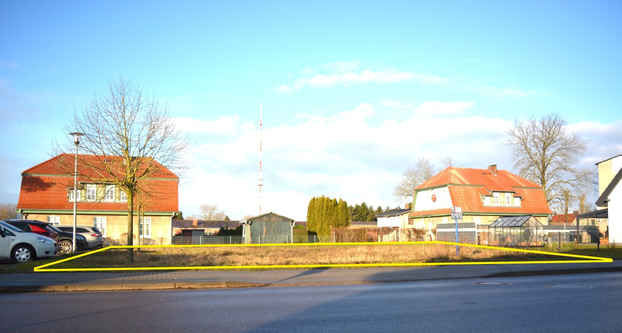 Baugrundstück Straßenansicht Baugrundstück Straßenansicht