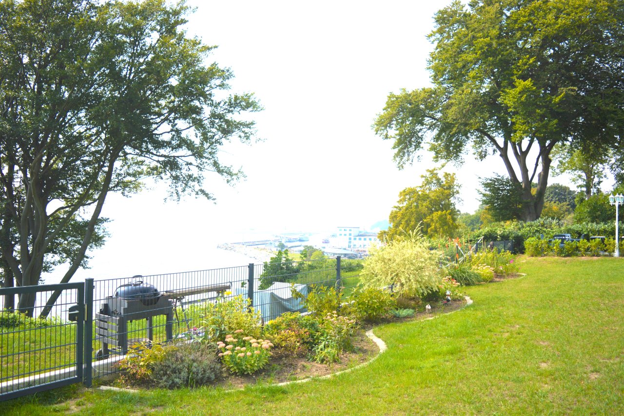 Garten mit Blick auf die Ostsee