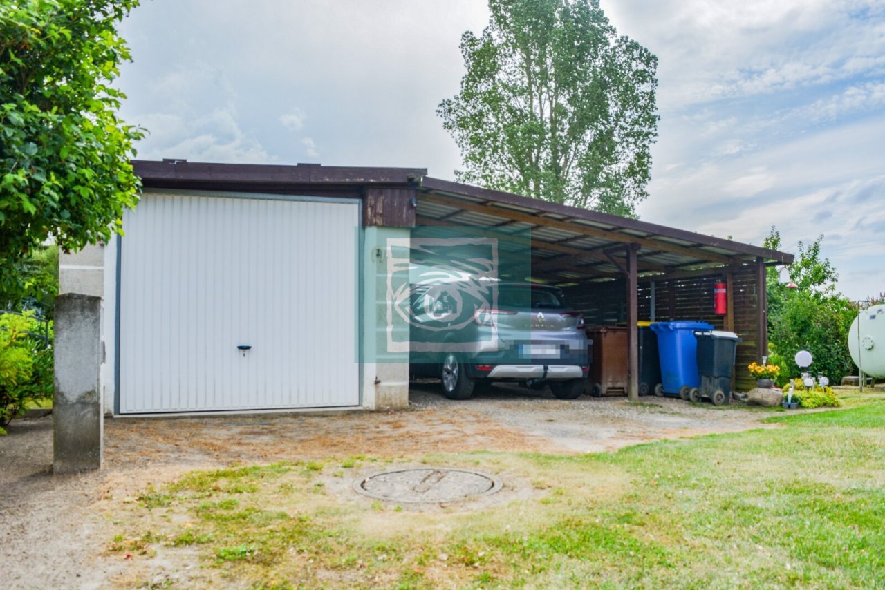 Garage mit Carport
