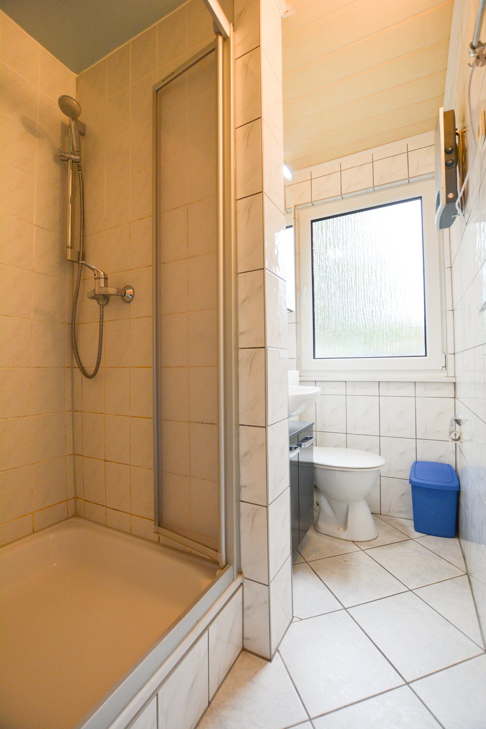 Bungalow A - Duschbad m. Fenster